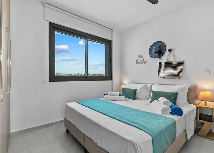 Oasis 301 Gorgeous Modern 2-bed Complex Pool Apartment