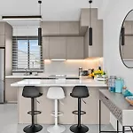 Oasis 301 Gorgeous Modern 2-bed Complex Pool *