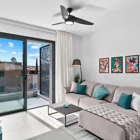 Oasis 301 Gorgeous Modern 2-bed Complex Pool