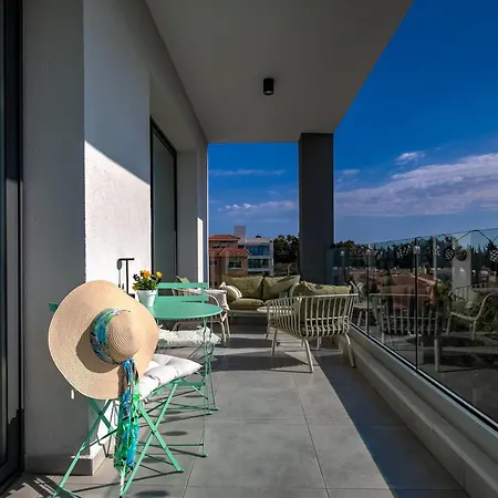 Oasis 301 Gorgeous Modern 2-bed Complex Pool *