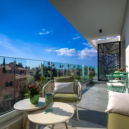 Oasis 301 Gorgeous Modern 2-bed Complex Pool
