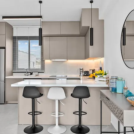 Oasis 301 Gorgeous Modern 2-bed Complex Pool *