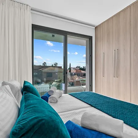 Oasis 301 Gorgeous Modern 2-bed Complex Pool