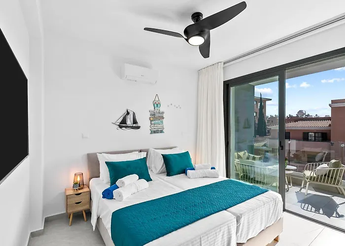 Oasis 301 Gorgeous Modern 2-bed Complex Pool Apartament *