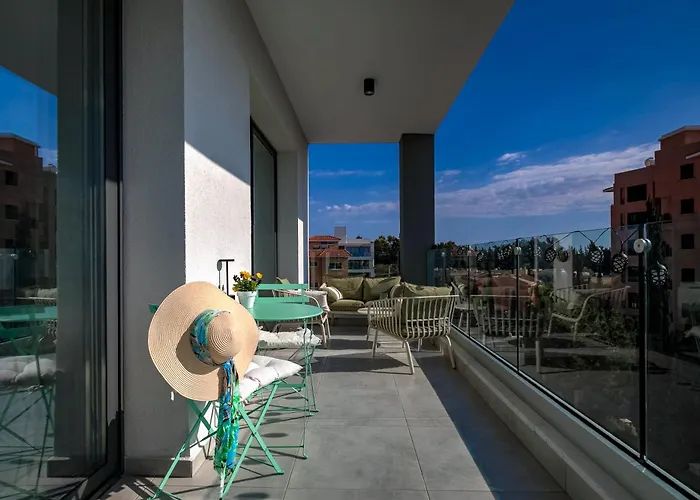 Oasis 301 Gorgeous Modern 2-bed Complex Pool *