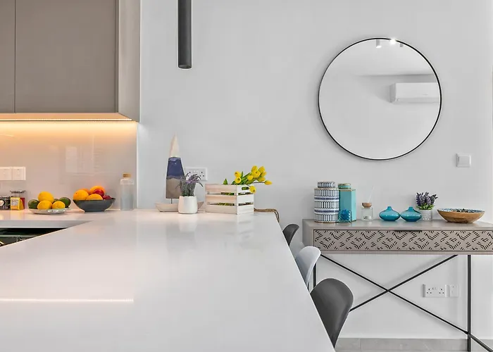 Oasis 301 Gorgeous Modern 2-bed Complex Pool Apartmán Paphos