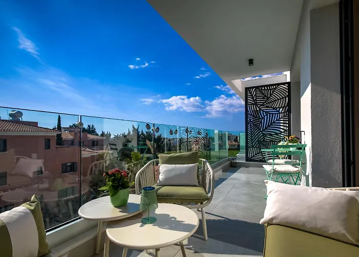 Oasis 301 Gorgeous Modern 2-bed Complex Pool