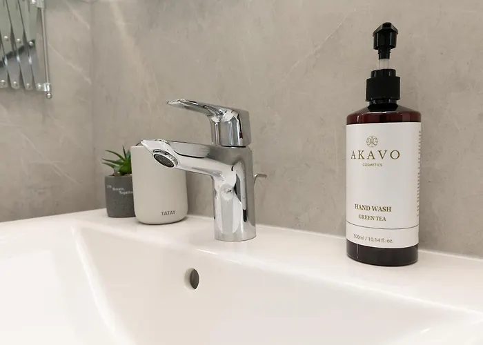 Oasis 301 Gorgeous Modern 2-bed Complex Pool *