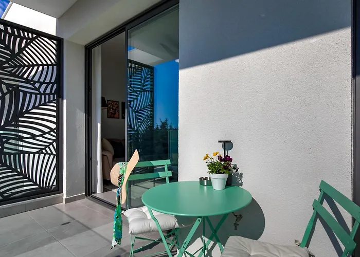 Oasis 301 Gorgeous Modern 2-bed Complex Pool Apartament Pafos