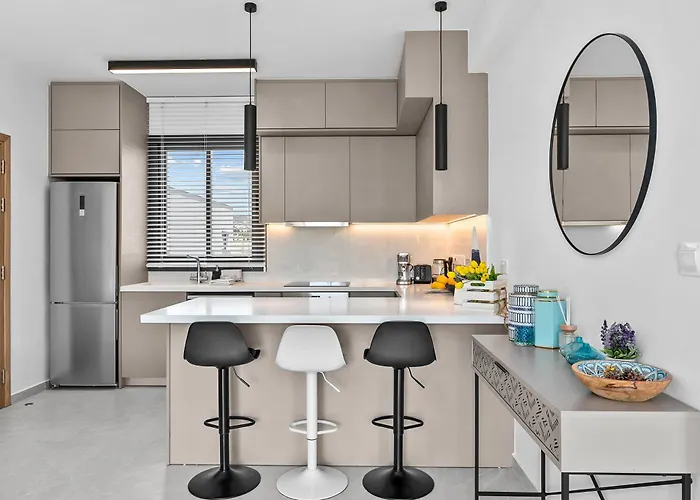 Oasis 301 Gorgeous Modern 2-bed Complex Pool *